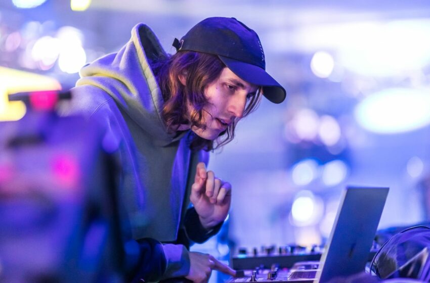  Porter Robinson Gave Up Everything for Music