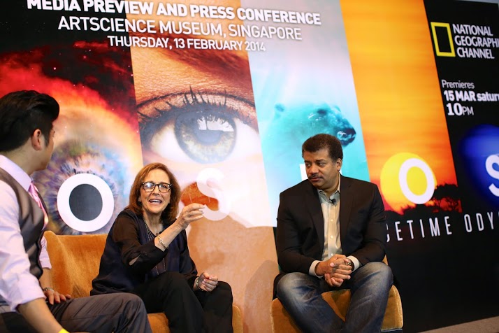 Ann Druyan (center) with Dr Neil deGrasse Tyson (right) and press conference host Tim Ho (left)