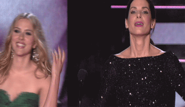 Best MTV Movie Award GIFS - Scarlett Johansson and Sandra Bullock give the crowd what they want
