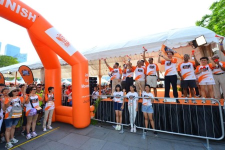 Guest-of-Honour (GOH) Mr Teo Chee Hean, Deputy Prime Minister (DPM) and Coordinating Minister for National Security and Minister for Home Affairs flagged off the Orange Ribbon 3.5km Fun Walk along with Dr. Janil Puthucheary, Chairman of OnePeople.sg and Orange Ribbon Run’s ambassador, Mr.C Kunalan (last from right)