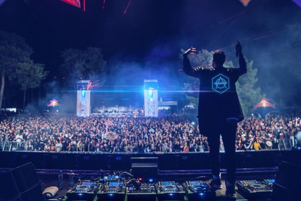  Dutch DJ Don Diablo Headlines Siloso Beach Countdown Party 2016