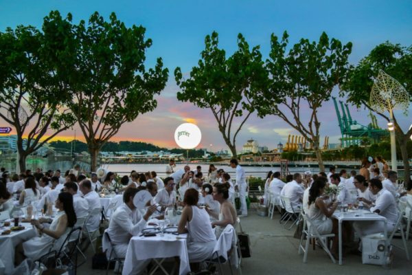 Diner en Blanc 2017 Singapore photo Chab Events Crowd 6